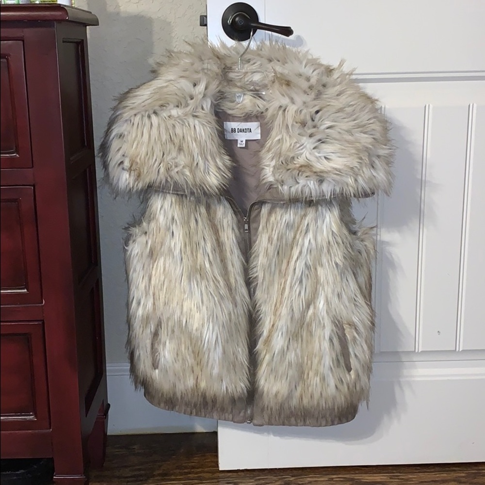 BB Dakota faux fur zipper vest!